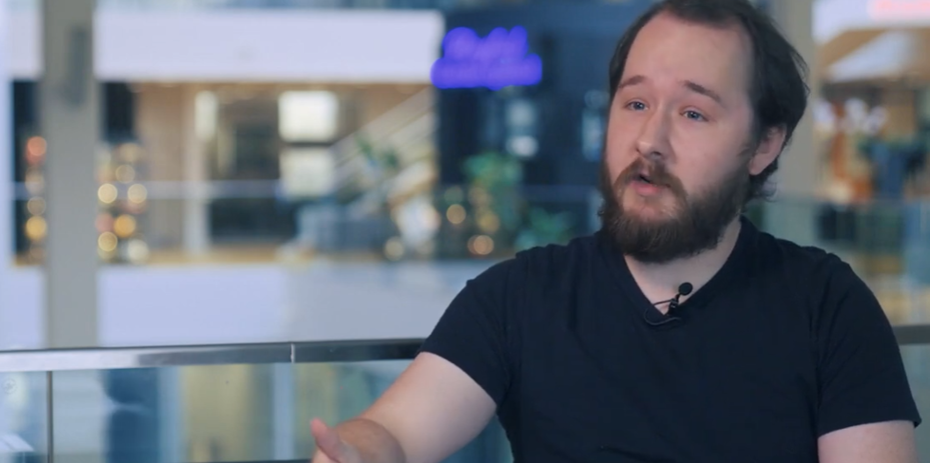 /media/gkhnfswp/dennis-foto.png?width=930&height=463&v=1dcc81834f53e10